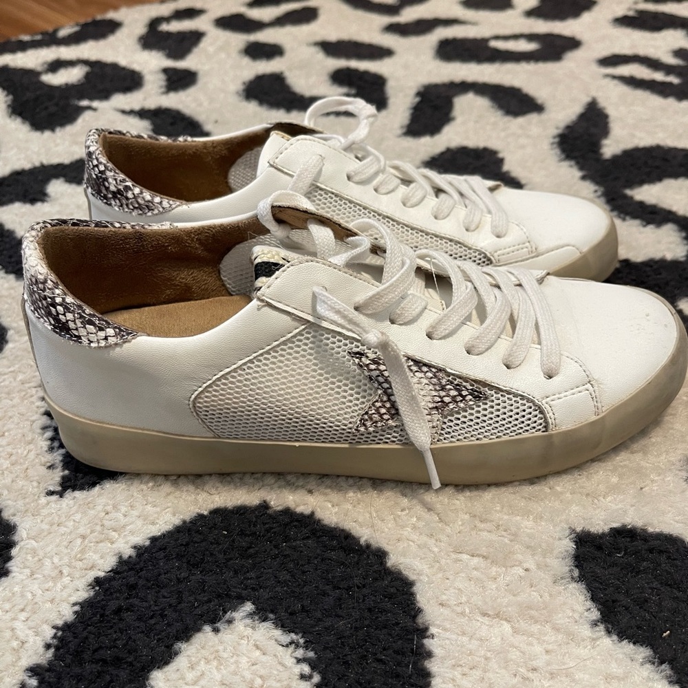 Shushop Sneakers